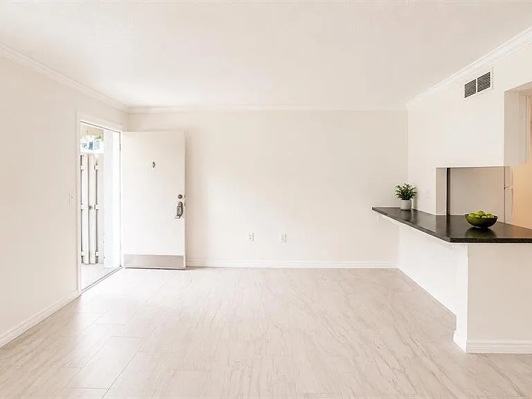 120 Blue Point Way #170 — Photo 5
