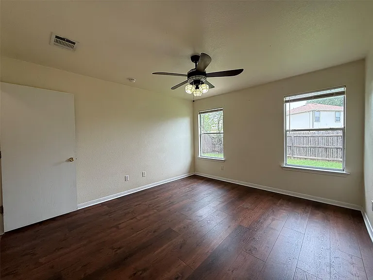 316 Meadow Park Dr — Photo 17