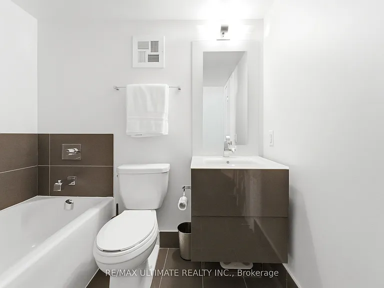 111 Saint Clair Ave W #811 — Photo 14