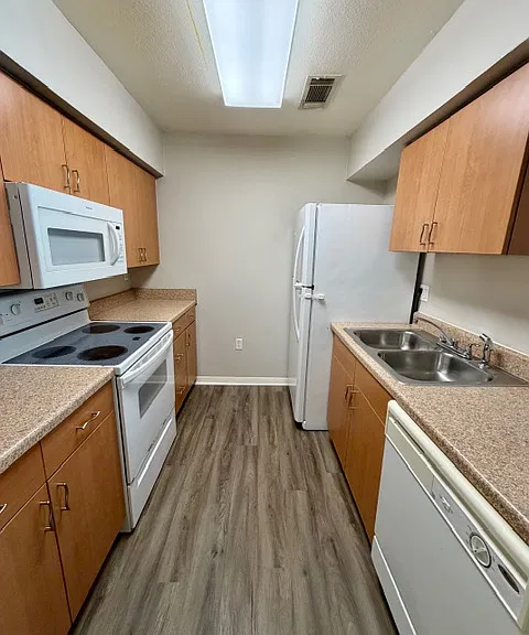 1500 Lake Shore Dr #113 — Photo 6