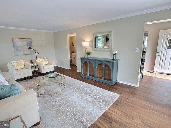 5th image of 9310 Bremerton Way