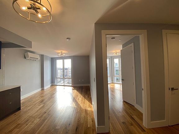 3rd image of 37 Ainslie St #6A