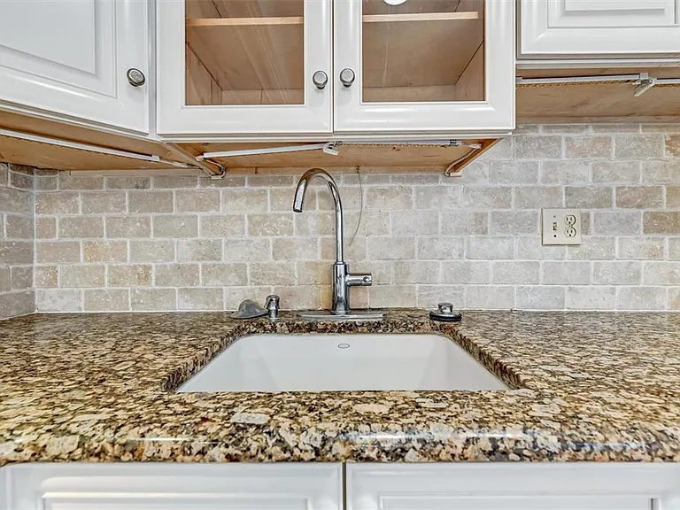 2833 Orange Tree Cir N #C — Photo 11
