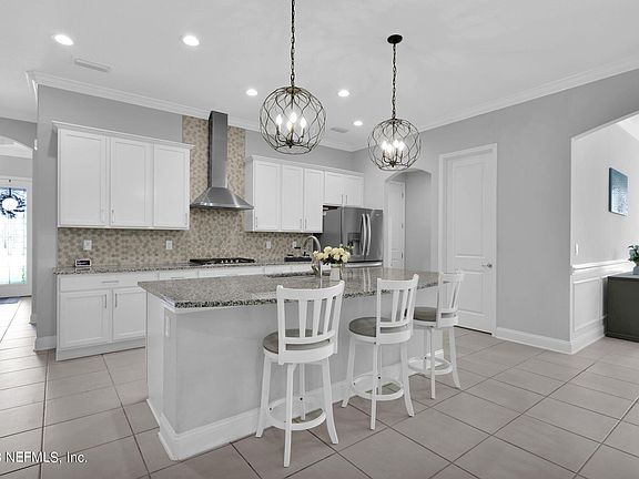 5th image of 126 SILVER PINE Drive