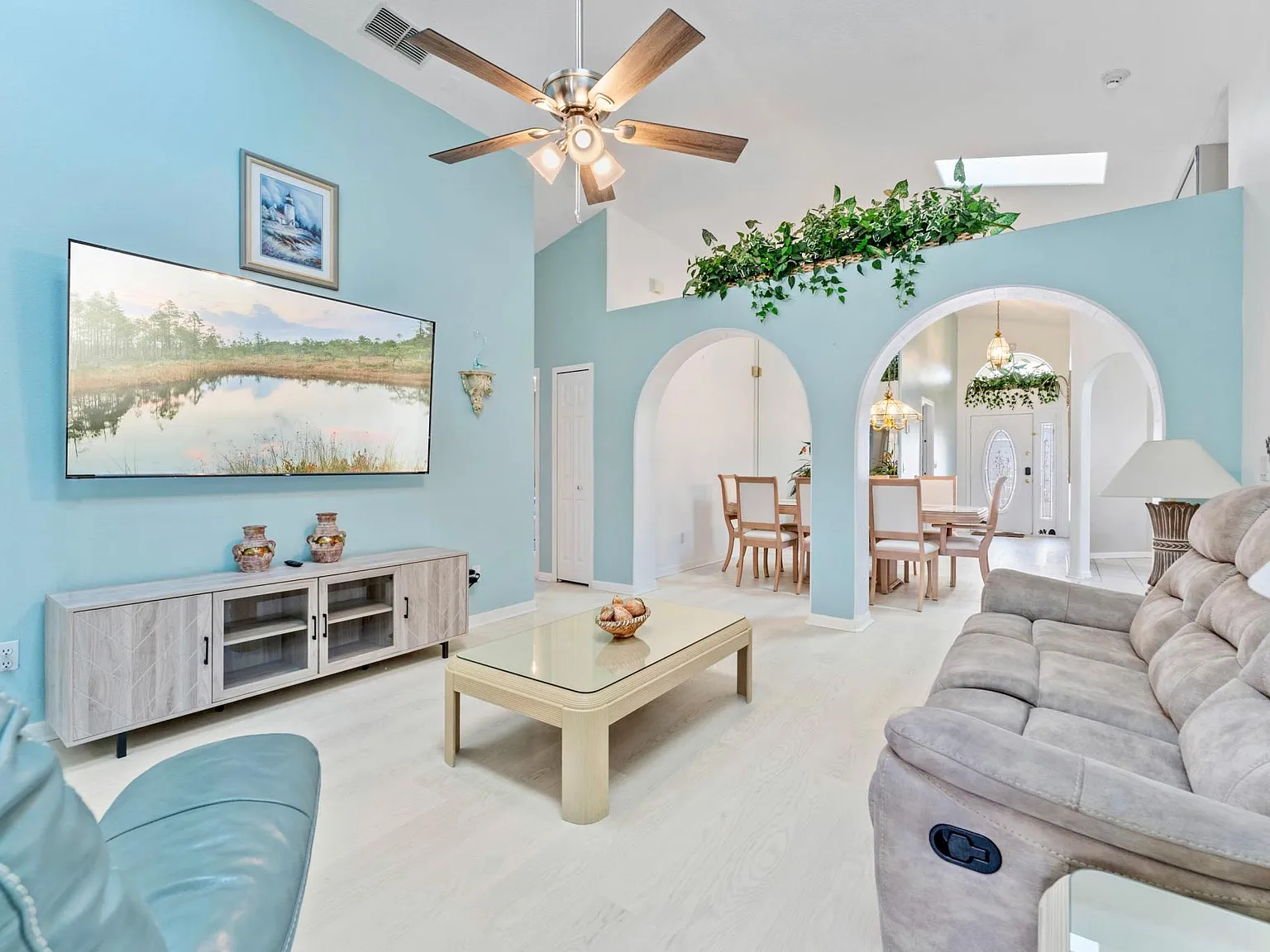 5 bed, 2169 sqft, $4,500 — Photo 3