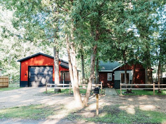 52493 35 1/2 St, Paw Paw, MI 49079