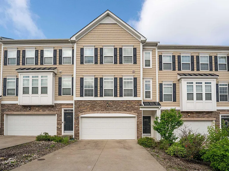 3313 Sun Ct — Photo 1