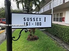 Sussex Condo — Photo 1