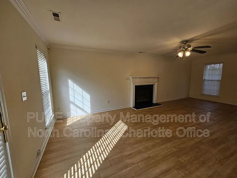 4423 Cades Cove Dr — Photo 11