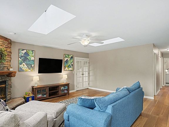 4th image of 6821 Roberts Dr