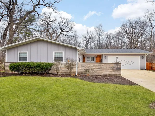 3N556 Woodland Ave, West Chicago, IL 60185