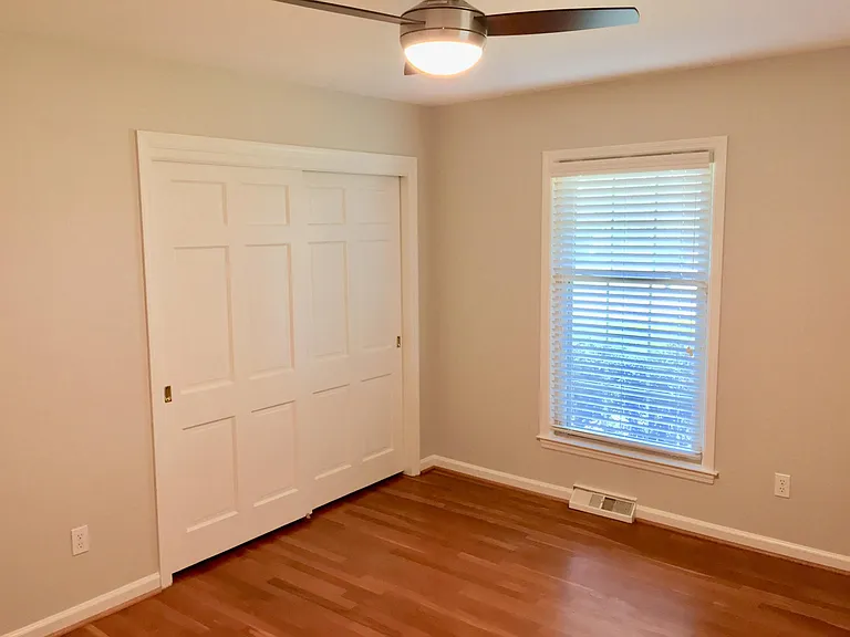 836 Surrey Ln — Photo 15
