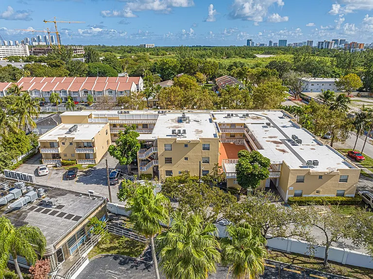 2031 NE 139 St North Miami Beach, FL 33181 — Photo 13