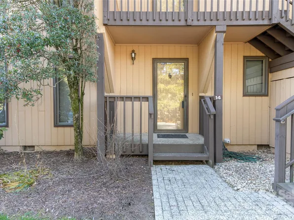 14 Pebble Creek Dr, Asheville, NC 28803