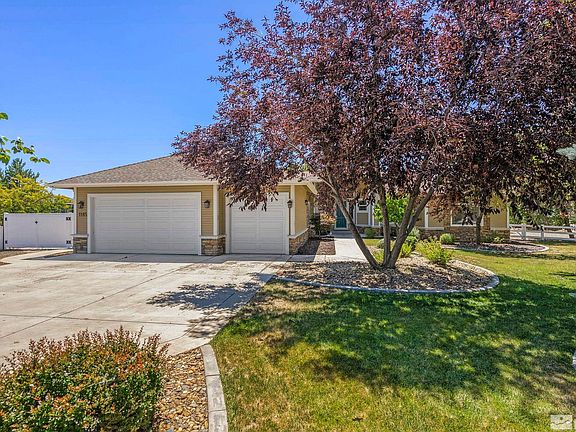 2nd image of 1185 Sierra Vista Dr