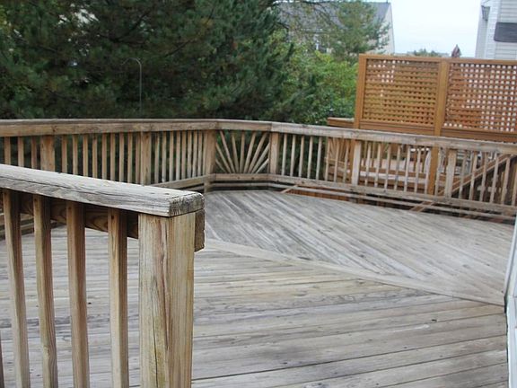 Deck in middle level