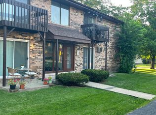 531 W 61st St APT B, Westmont, IL 60559