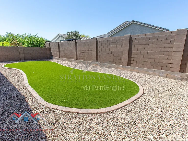 16264 W Canterbury Dr — Photo 47