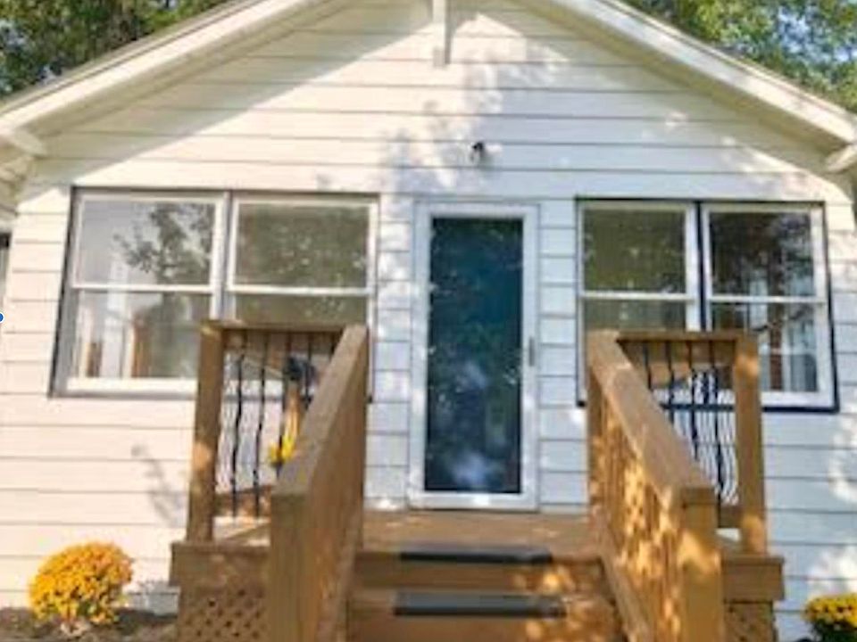 1st image of 927 S Twyckenham Dr