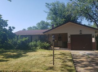 543 Shadywood Ln, Elk Grove Village, IL 60007