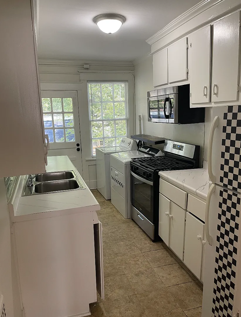 836 Arlington Street — Photo 3