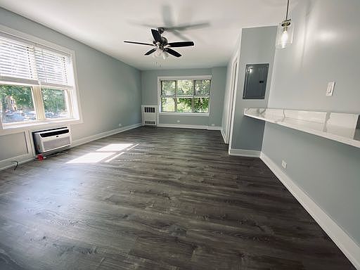 2nd image of 1303 W Estes Ave APT 2E