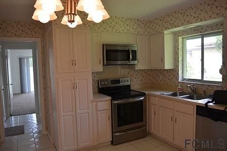 4th image of 14 Farmbrook Ln