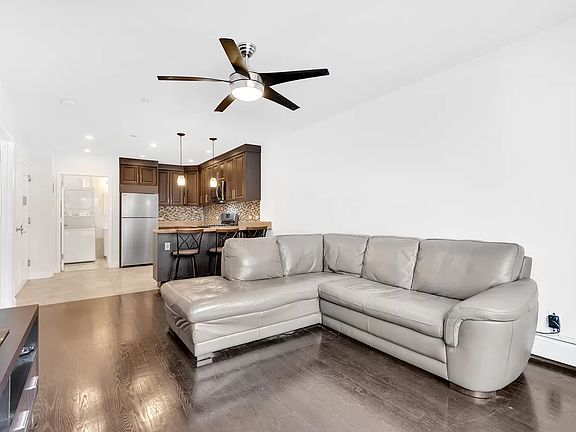 4th image of 2328 30th Dr APT 2F