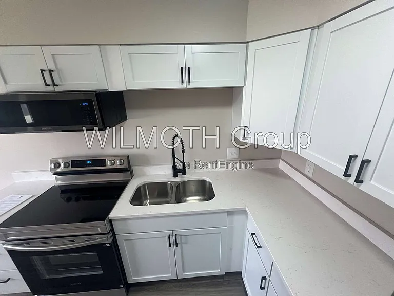 939 W McKay Rd — Photo 4