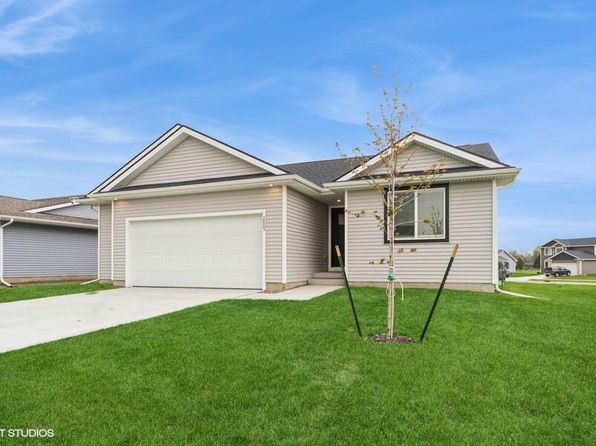 2005 White Oak Ln, Granger, IA 50109