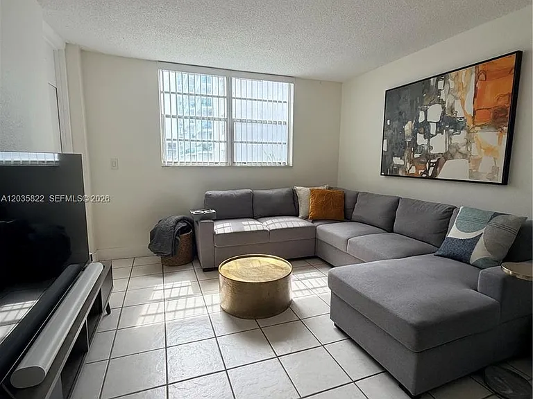 2903 N Miami Beach Blvd #406 — Photo 4