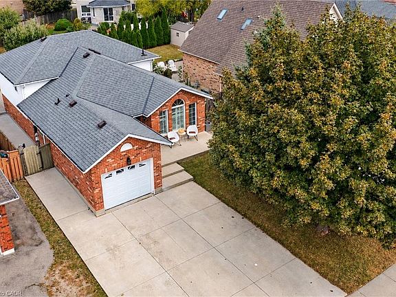 3rd image of 776 Acadia Dr