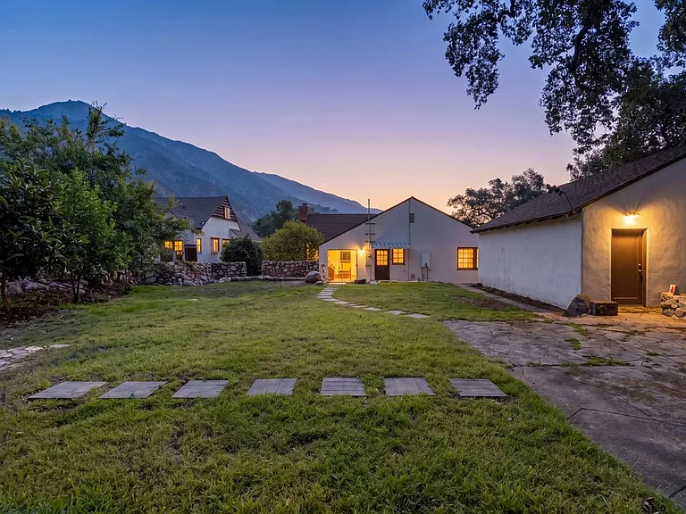 2151 N Altadena Dr — Photo 26