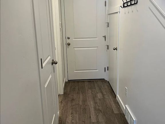 4th image of 1087 E Waterway Ln