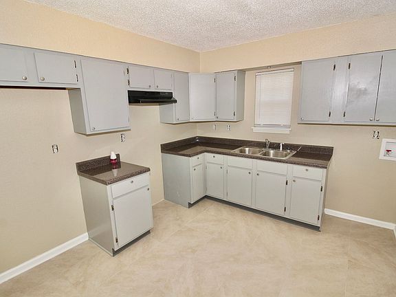 3rd image of 4780 Hillbrook Rd