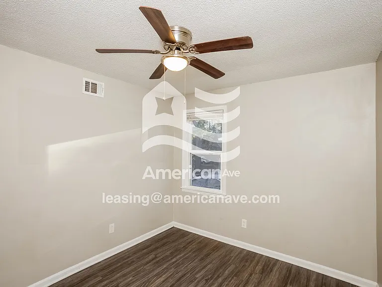39814_009_main_bedroom_14231513.jpg