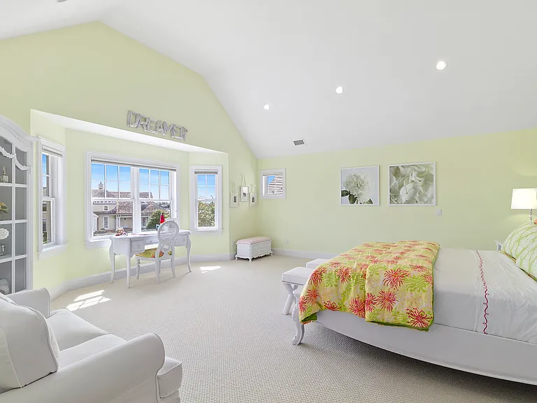 15 Hampton Close — Photo 12