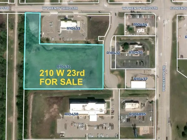210 W 23rd St, Ottawa, KS 66067