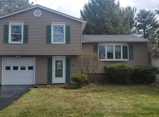 10 Village Trl, Spencerport, NY 14559