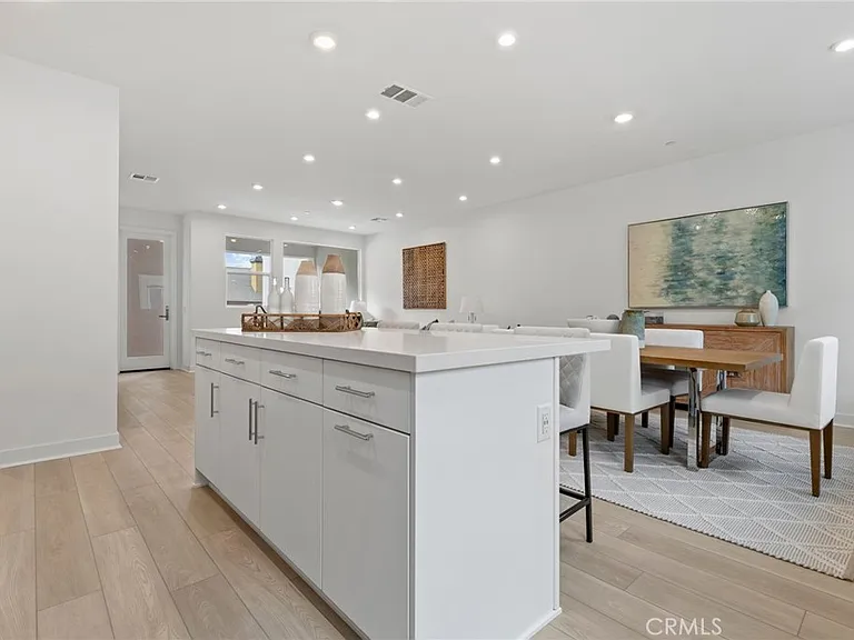 585 S Lyon St — Photo 26