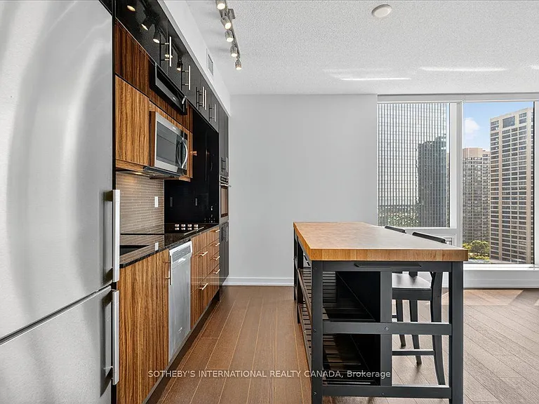 10 York St #2105 — Photo 46