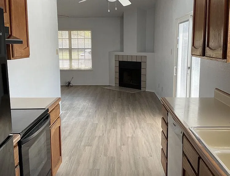 2209 Dickens Dr — Photo 4