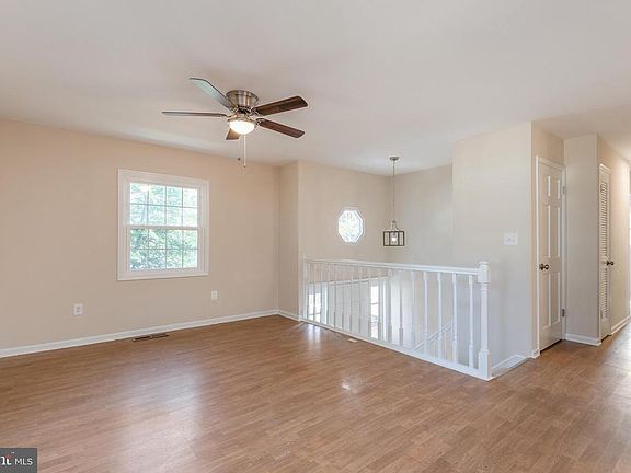 3rd image of 716 Sherwood Ln