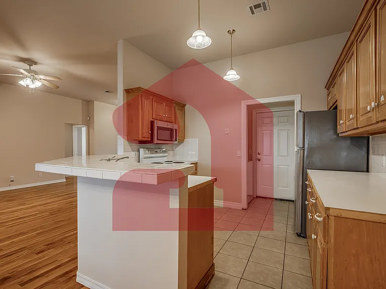 2711 Silvertree Dr — Photo 15