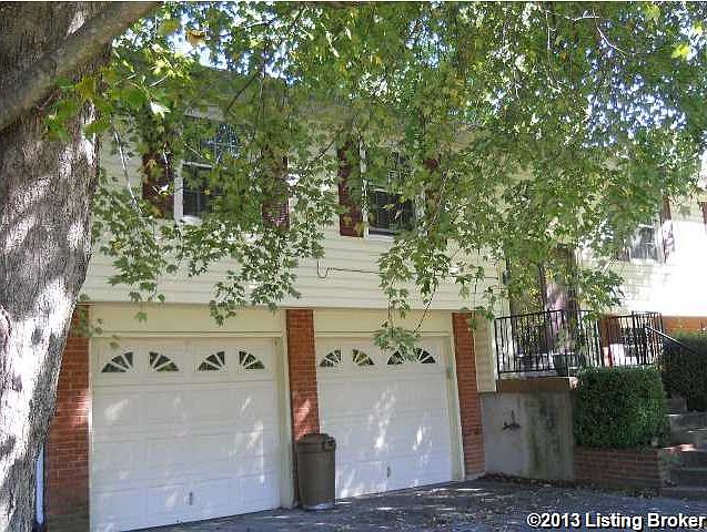 2nd image of 821 Foxwood Ave