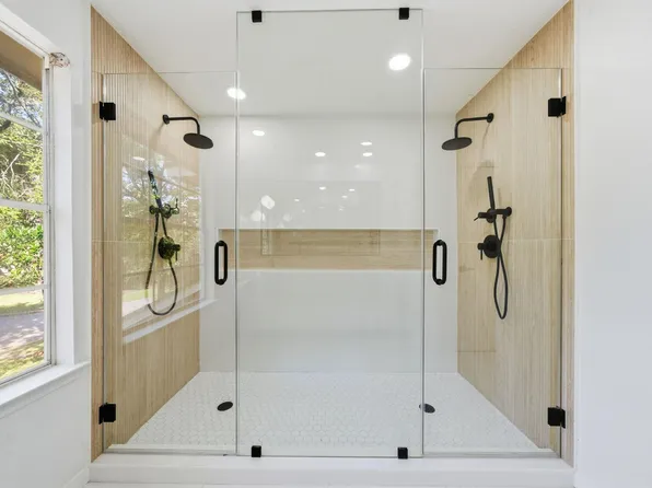 82 N Apple Springs Cir, Spring, TX 77382