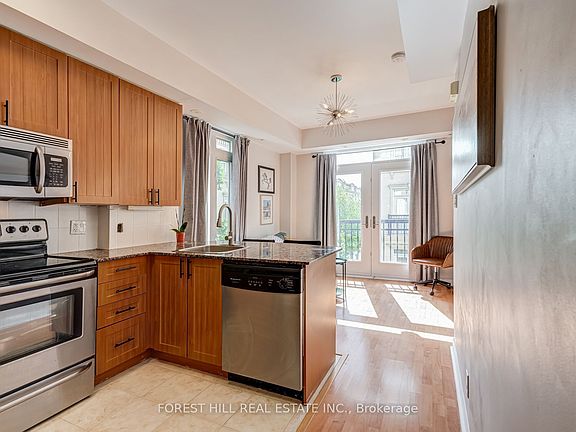 4th image of 68 Carr St #Townhouse 3