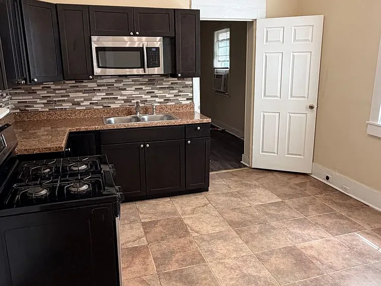 2909-2911 Orleans Ave #2909 — Photo 5