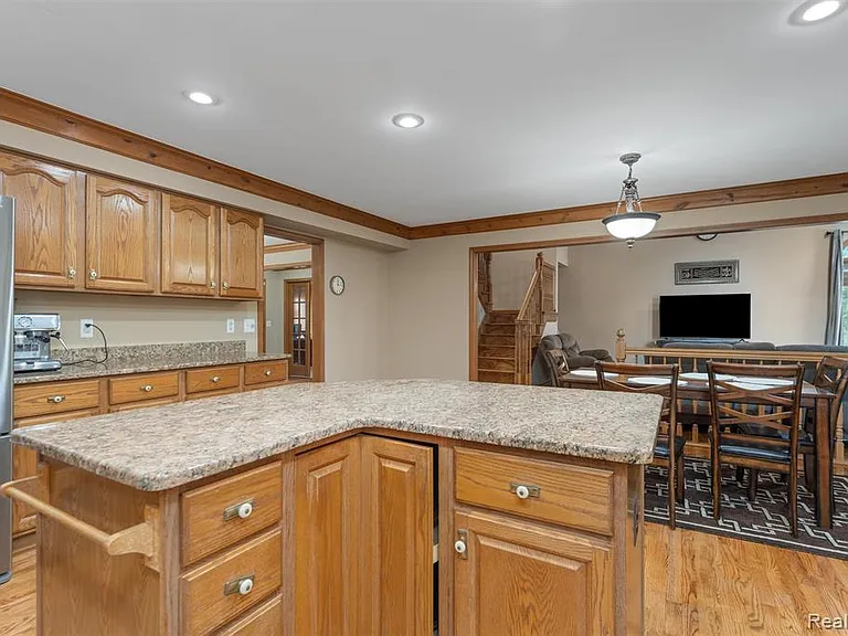 47105 Liberty Bell Rd E — Photo 11
