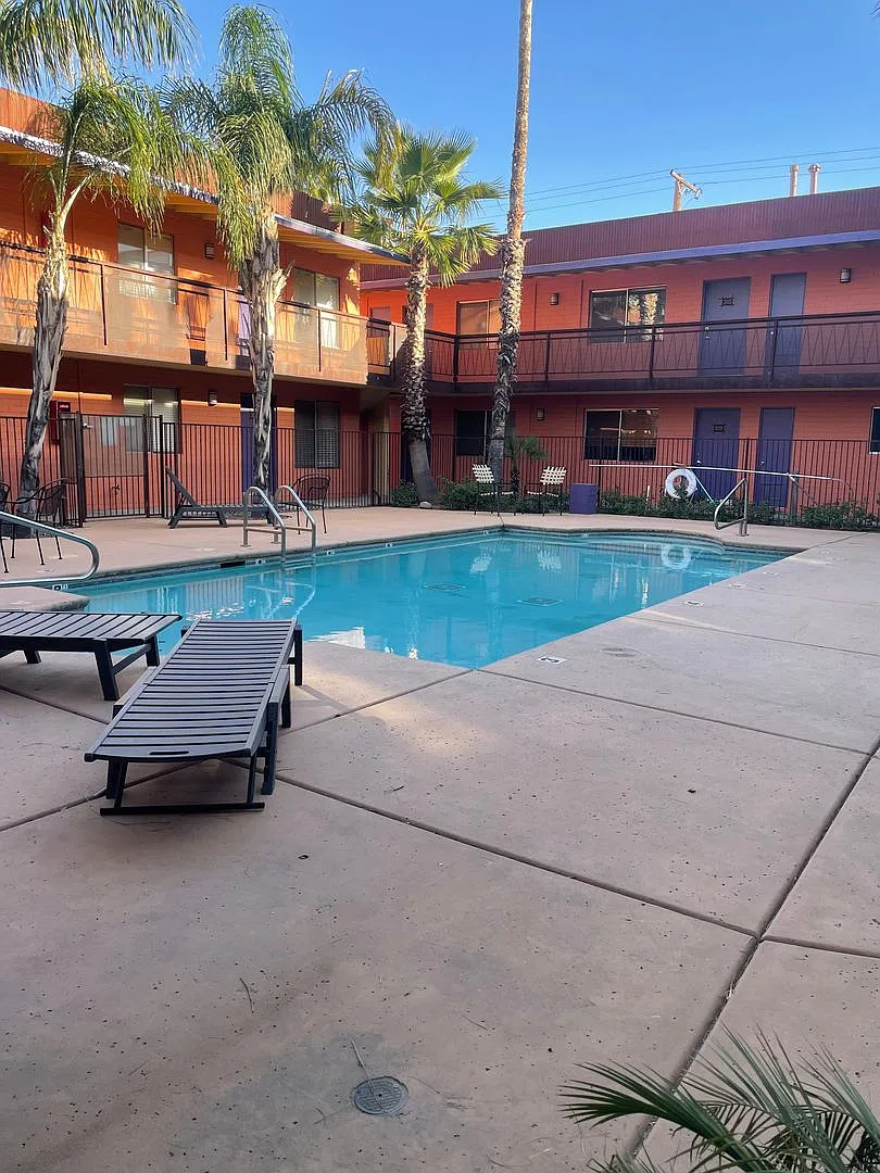 Lovely 3 Bedroom Condo!! Close to the University of Arizona!! Perfect for Students!! — Photo 1